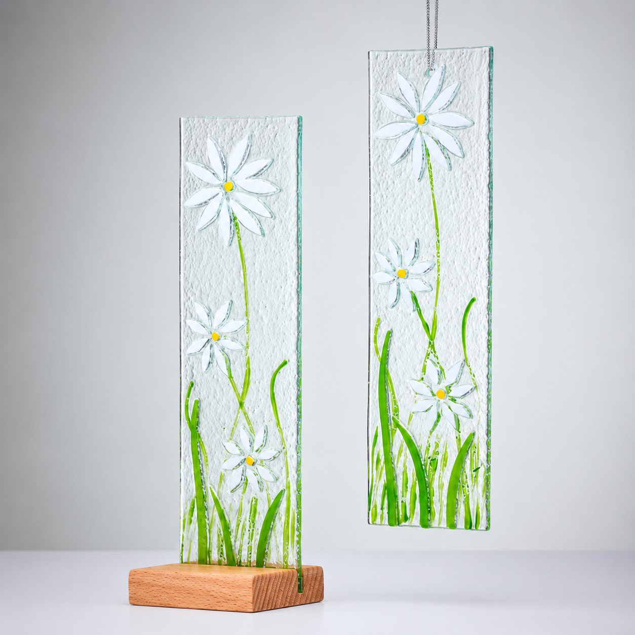 Standing Decorative Flower Plaque - White