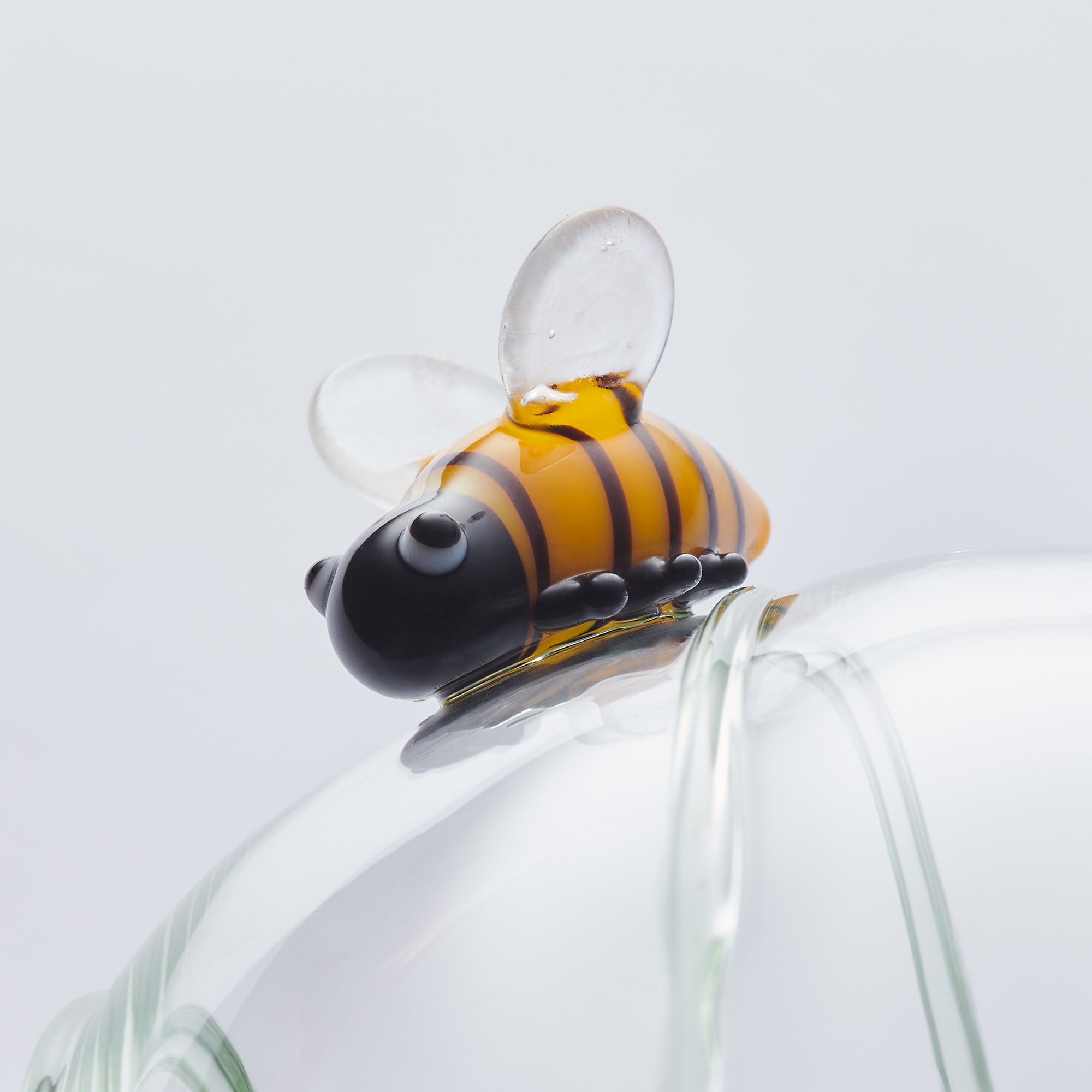 10cm Glass Globe – Wildlife Collection – Bumblebee (Handcrafted Glass Ornament)