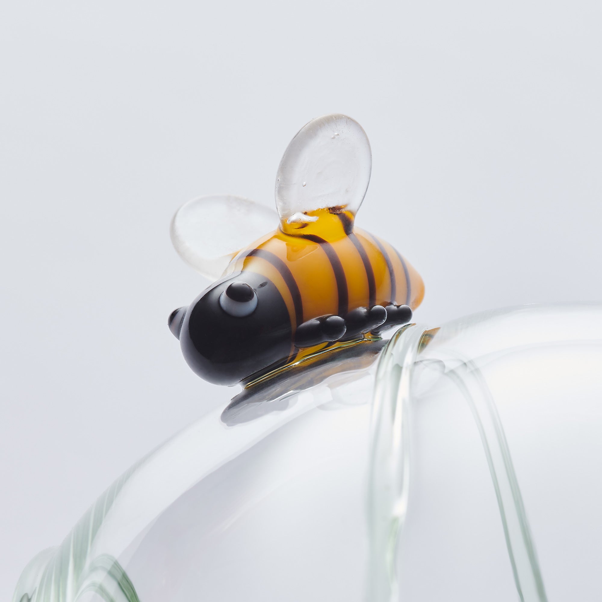 10cm Glass Globe - Wildlife Collection - Bumblebee